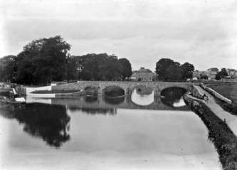 Black and white picture of horse bridge with four arches